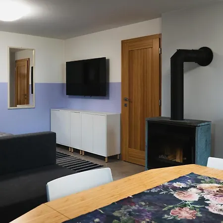 Apartment Pod Tresni